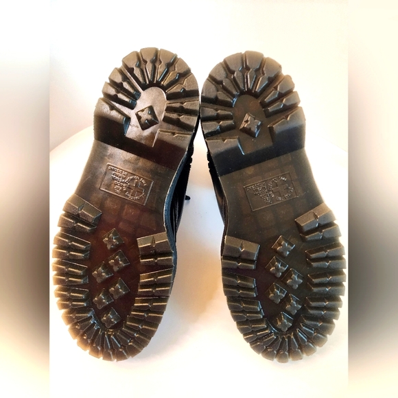 Dr. Martens Black Leather Boots for Men - Picture 12 of 16